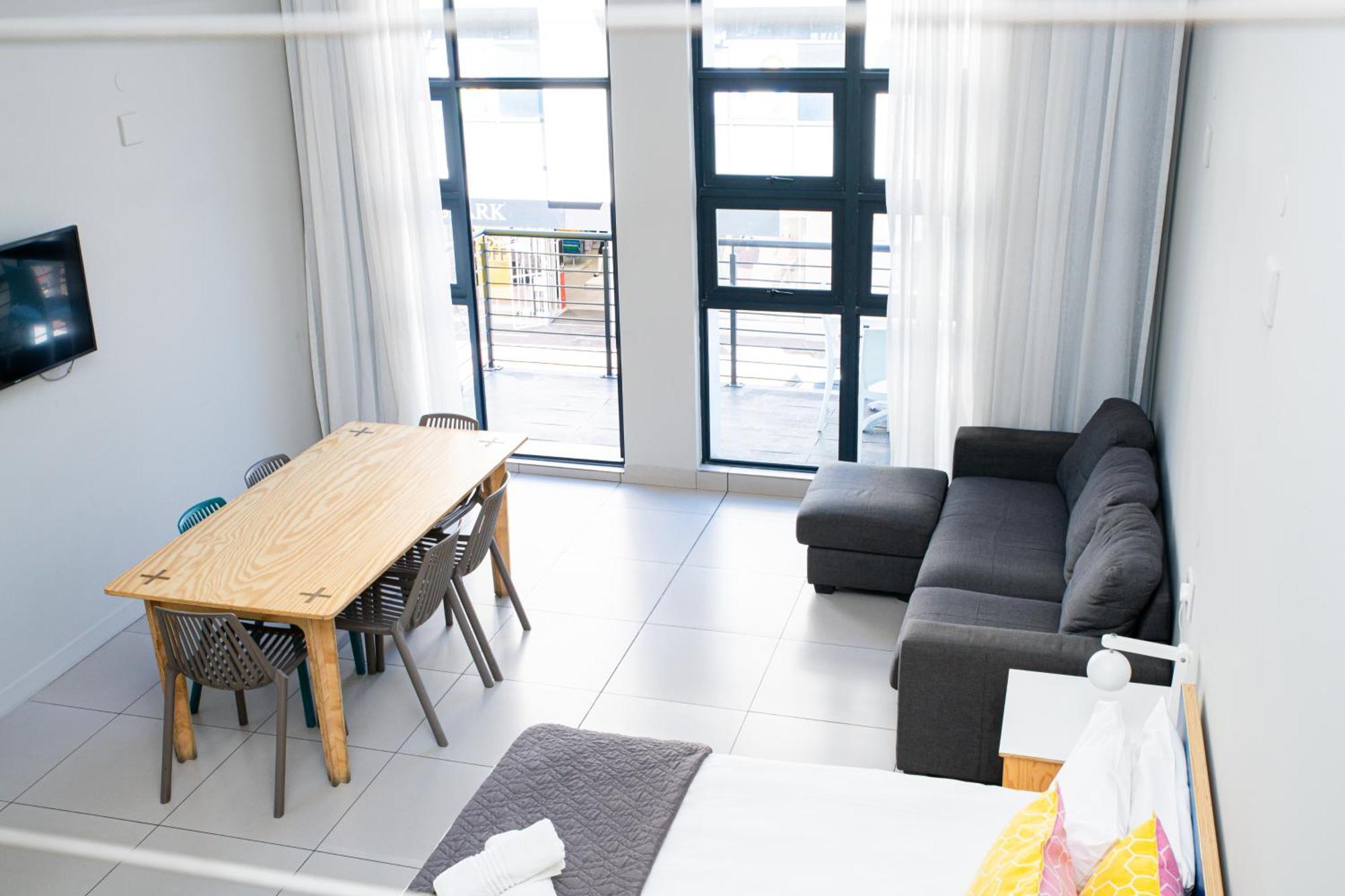 Mojo & Market Hotel 3*