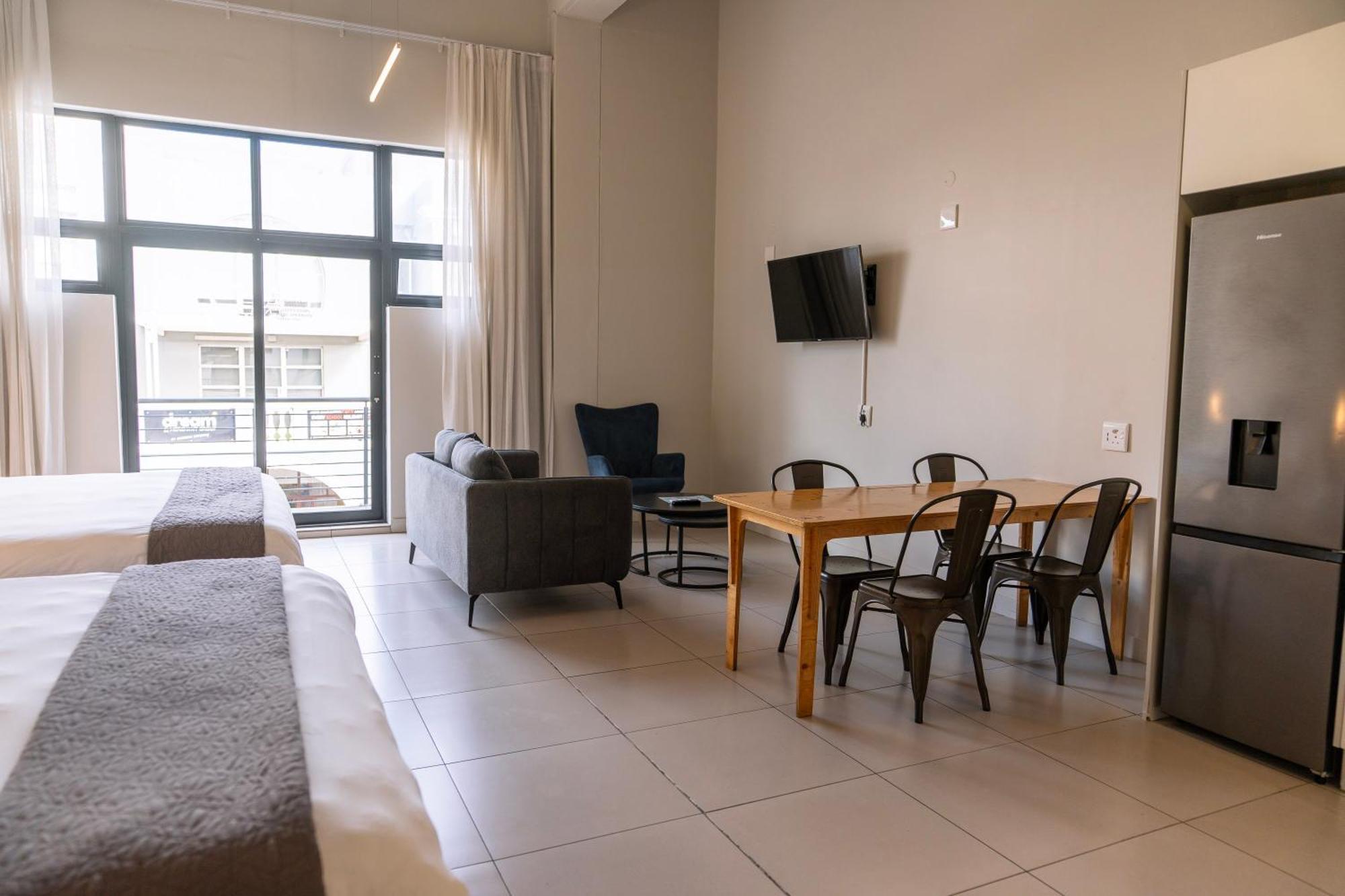 Hotel Mojo & Market 3*