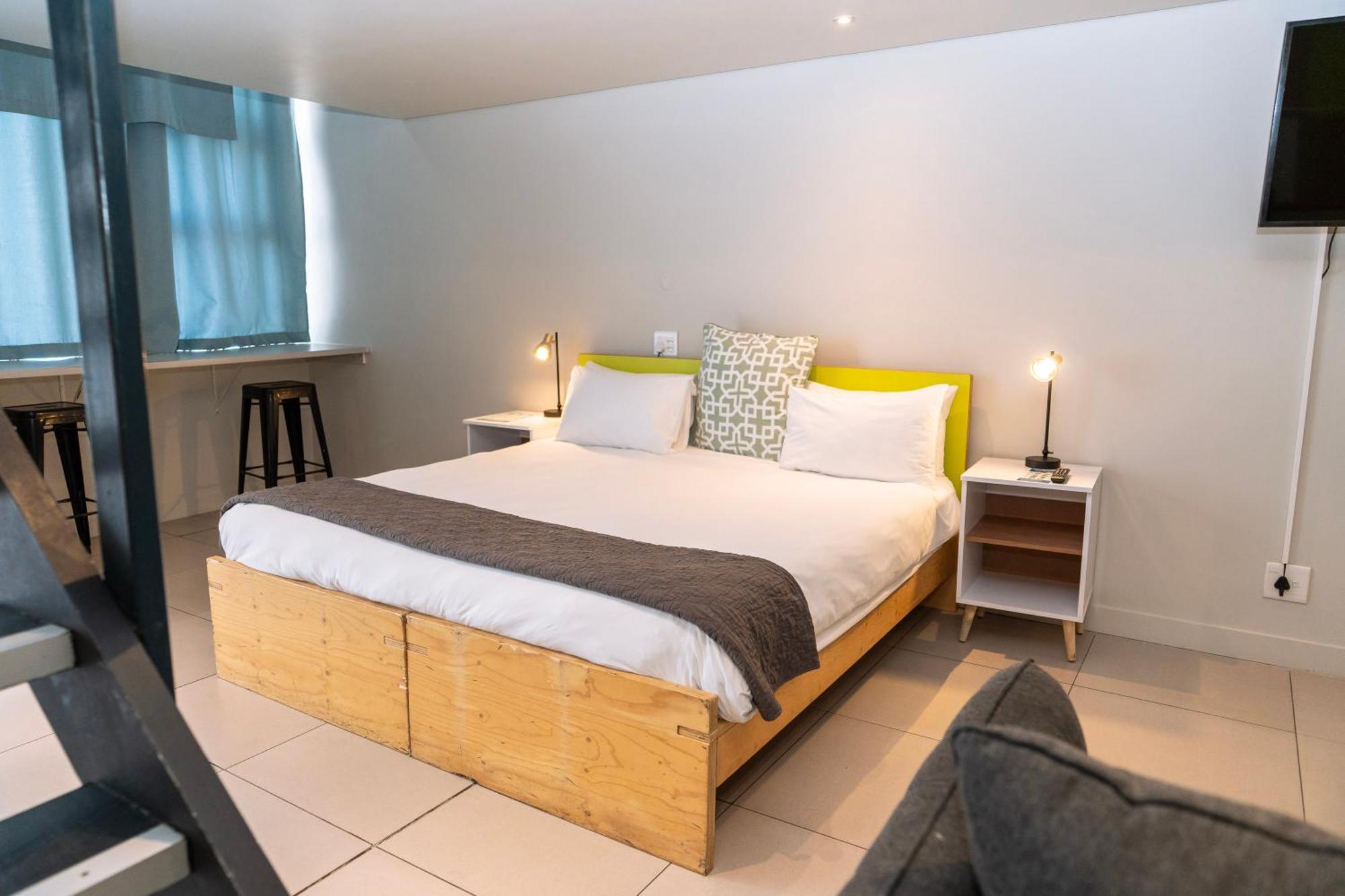 Mojo & Market Hotel