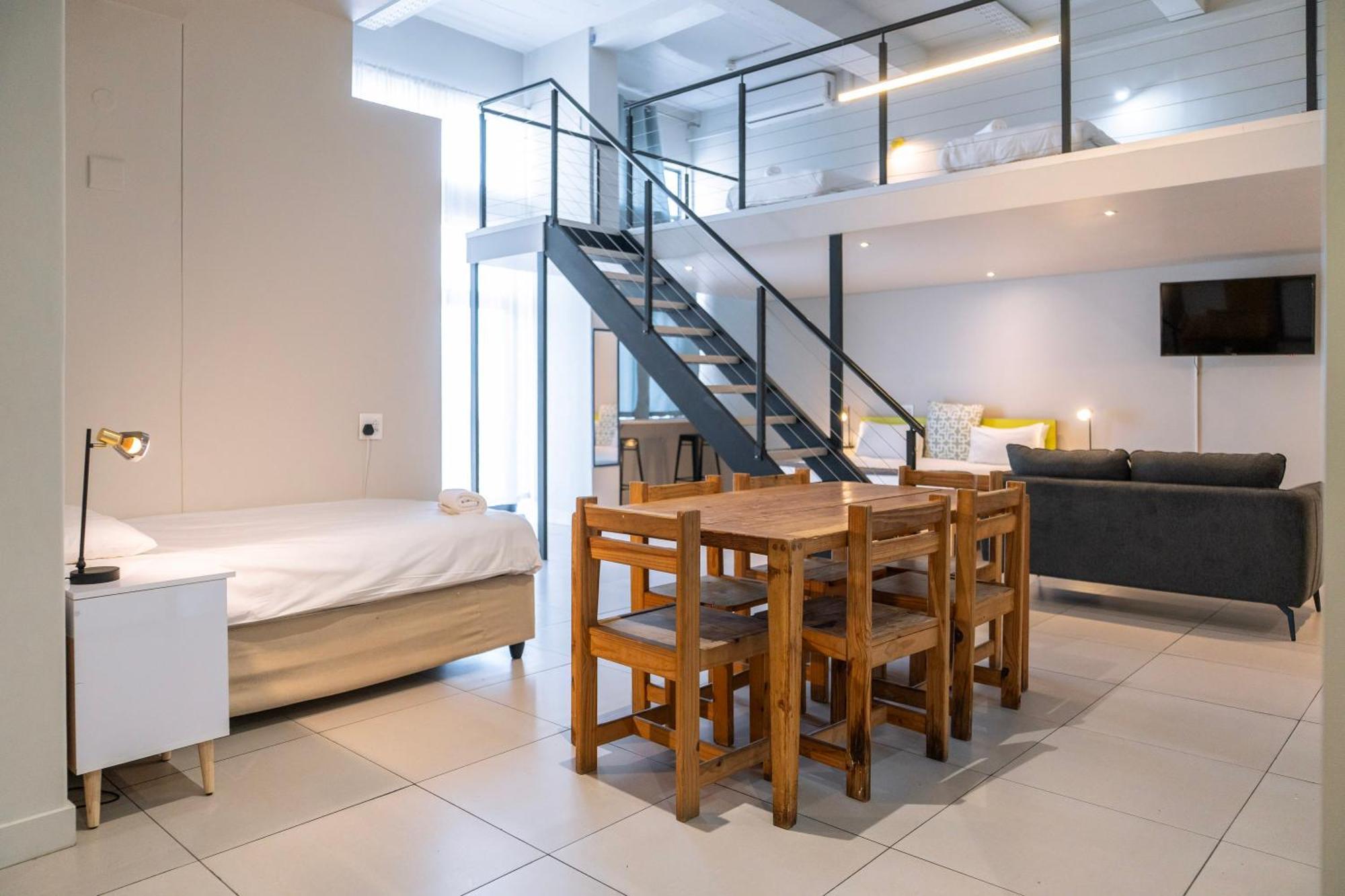 Hotel Mojo & Market