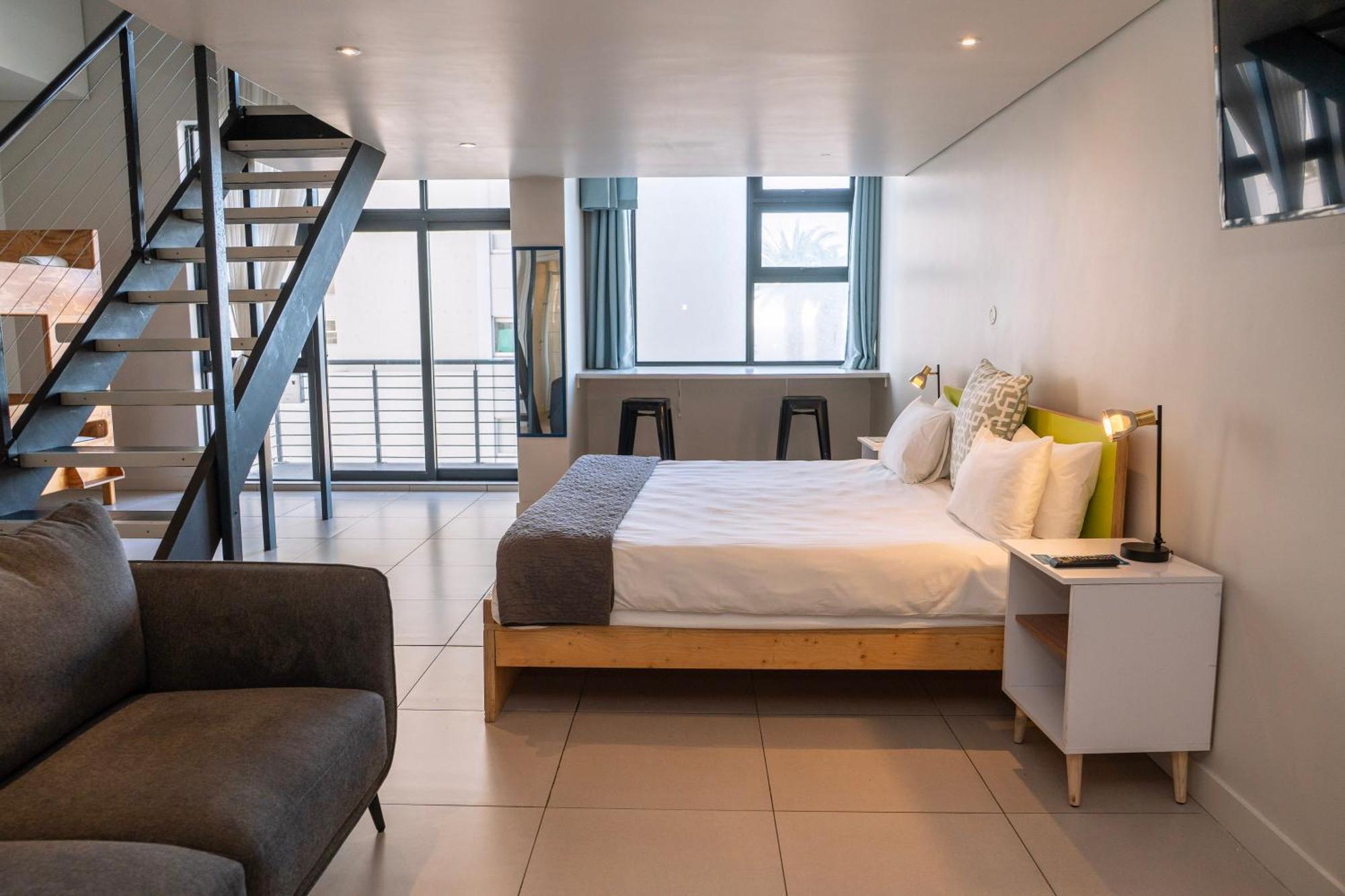Mojo & Market Hotel 3*